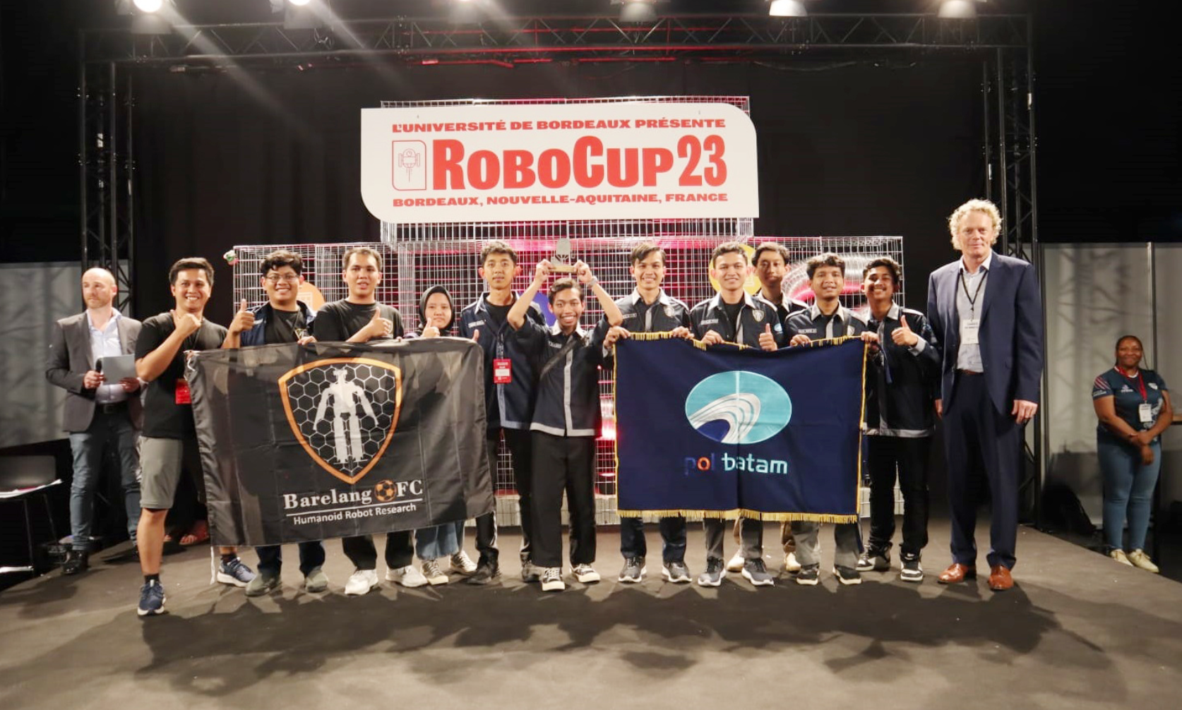 Polibatam Juara Kontes Robot Dunia di Prancis